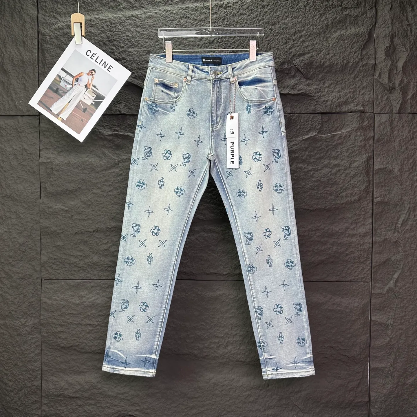 PURPLE BRAND 2025 New Arrival Fully Printed Letter Logo Couple Style Washed Loose Jeans High Version High Version Top Ceiling Quality Styles with different washed textures are very friendly to people with thin legs and thick legs. The straight version is very flattering to the leg shape. Moderate length that never goes out of style, easy to match with casual, basic styling for various styles, a must-have in the wardrobe! The fabric is stiff but also makes the upper body soft without losing texture. The washing process is even more perfect. It is a must-have item for everyone! ! ! Washed wheat, hang tag, pants label, three labels complete Color: Light Blue Size: 28, 29, 30, 31, 32, 33, 34, 36, 38